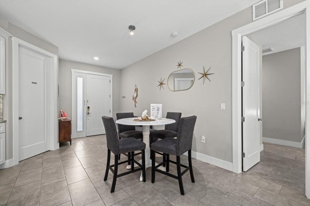 Dining room, Interior, Recessed Lighting