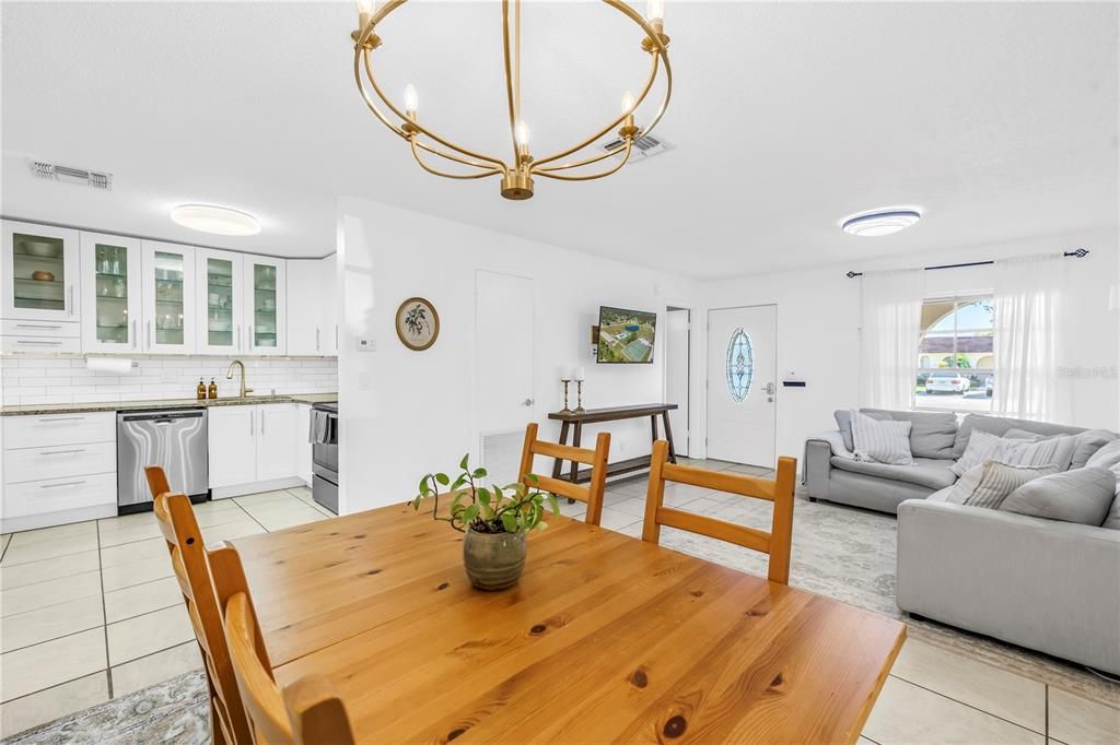Chandelier, Dining room, Interior, Kitchen, Living room