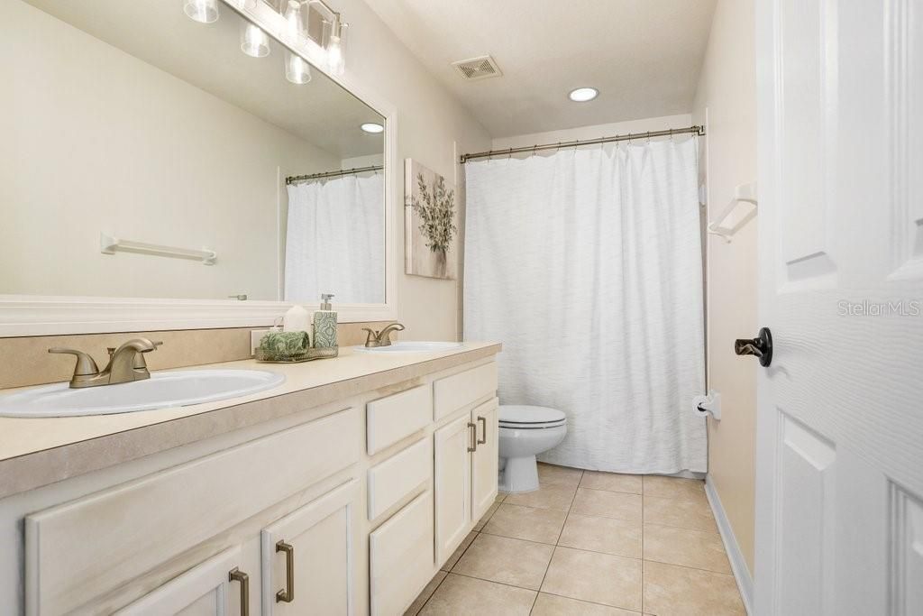 Bathroom, Dual Sink Vanities, Interior, Recessed Lighting