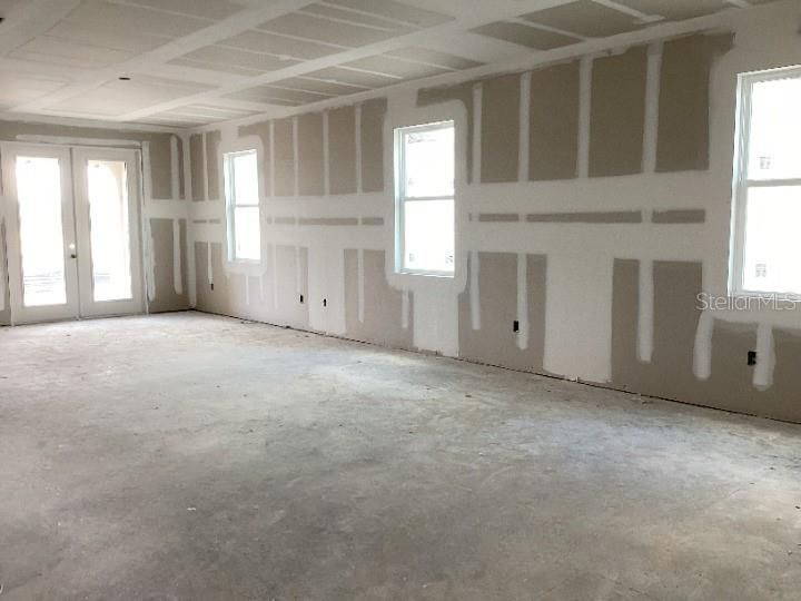 Empty room, Interior