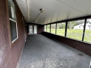 Empty room, Interior