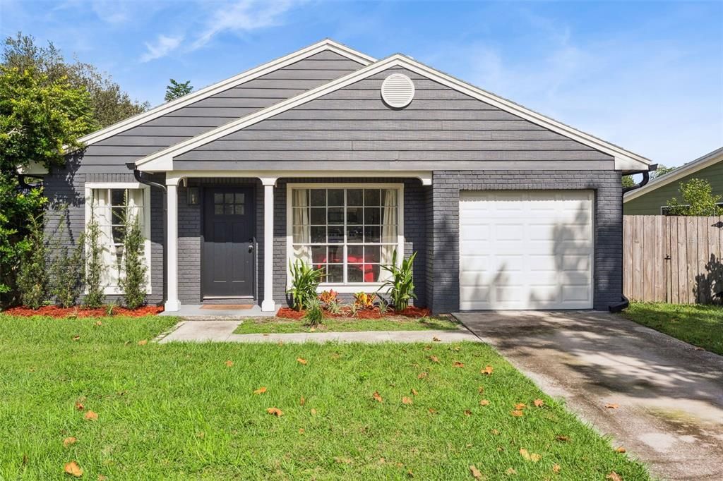 Attached, Exterior, Facade, Ranch