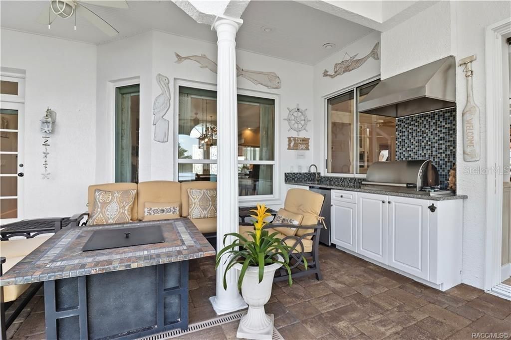 Exterior, Outdoor Kitchen