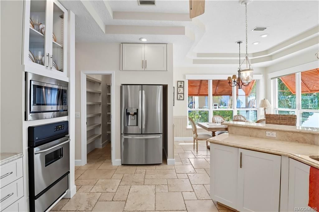 Chandelier, Dining room, Interior, Kitchen, Pendant Lights, Recessed Lighting, Stainless Steel Appliances