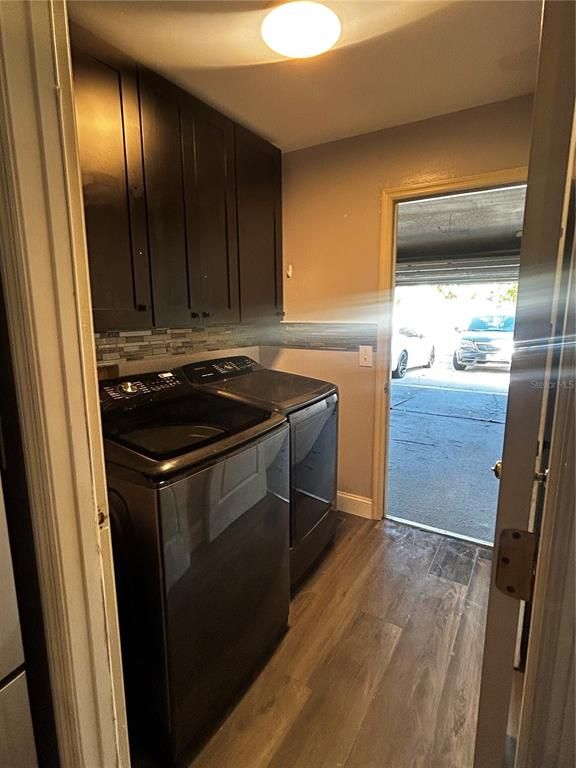 Interior, Washer, Wood Texture Flooring