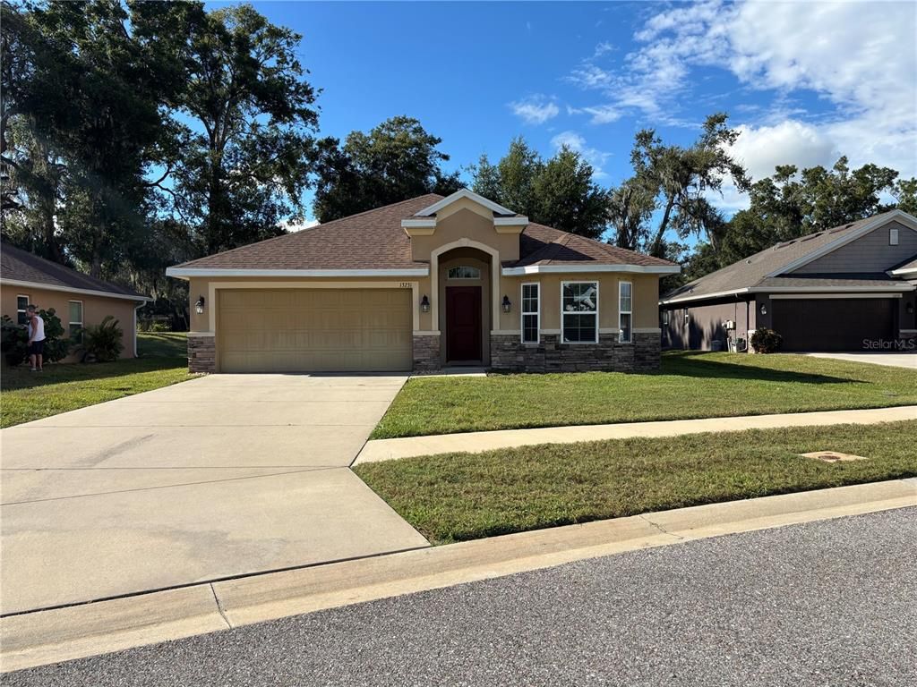 Attached, Exterior, Facade, Ranch