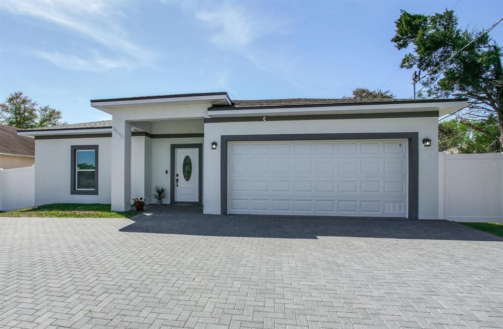 Attached, Exterior, Facade, Modern