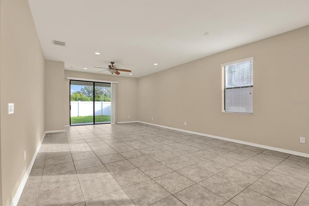 Empty room, Interior, Recessed Lighting