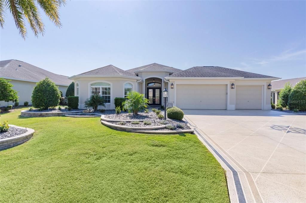 Attached, Backyard, Exterior, Facade, French Provincial