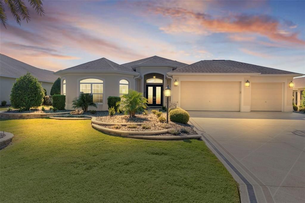 Attached, Backyard, Exterior, Facade, French Provincial