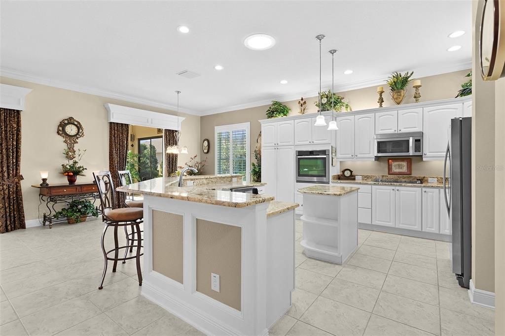 Dining room, Interior, Kitchen, Pendant Lights, Recessed Lighting, Stainless Steel Appliances