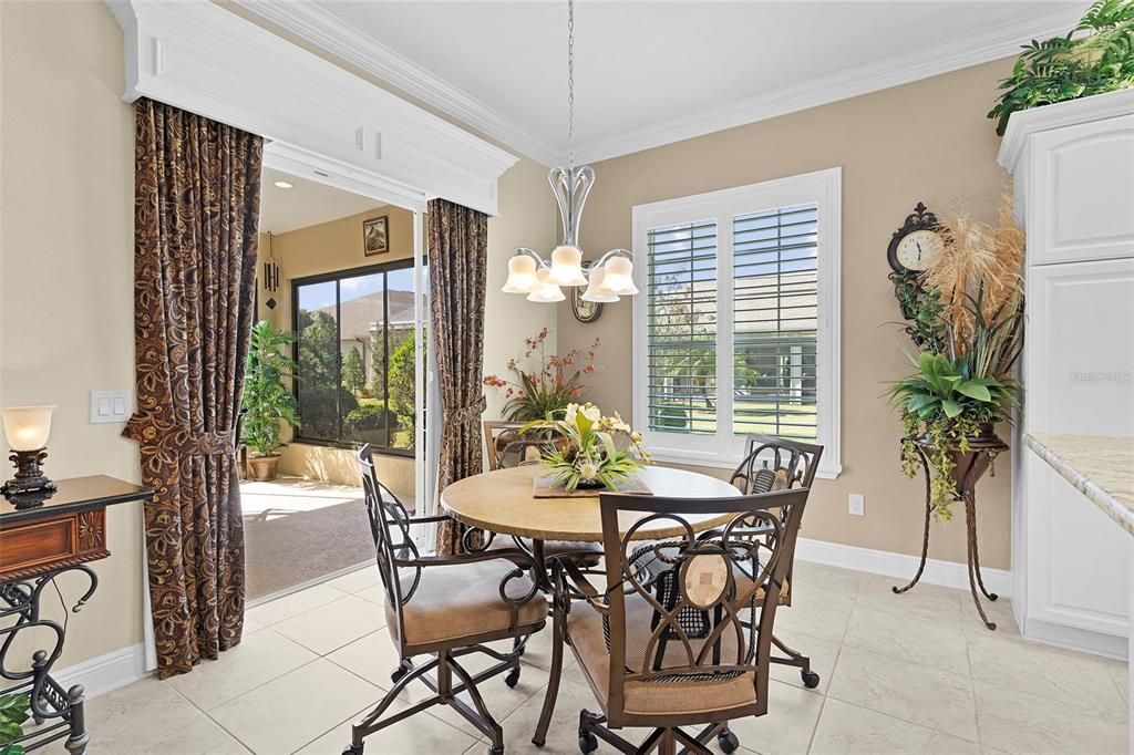 Chandelier, Dining room, Interior, Pendant Lights