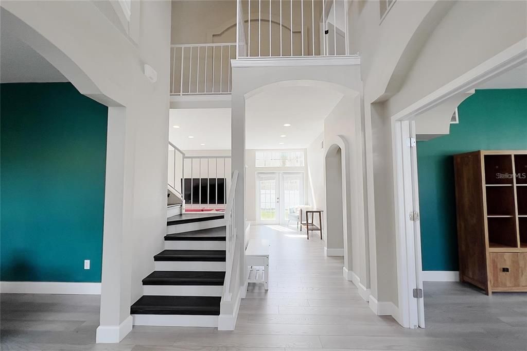 Interior, Recessed Lighting, Wood Texture Flooring