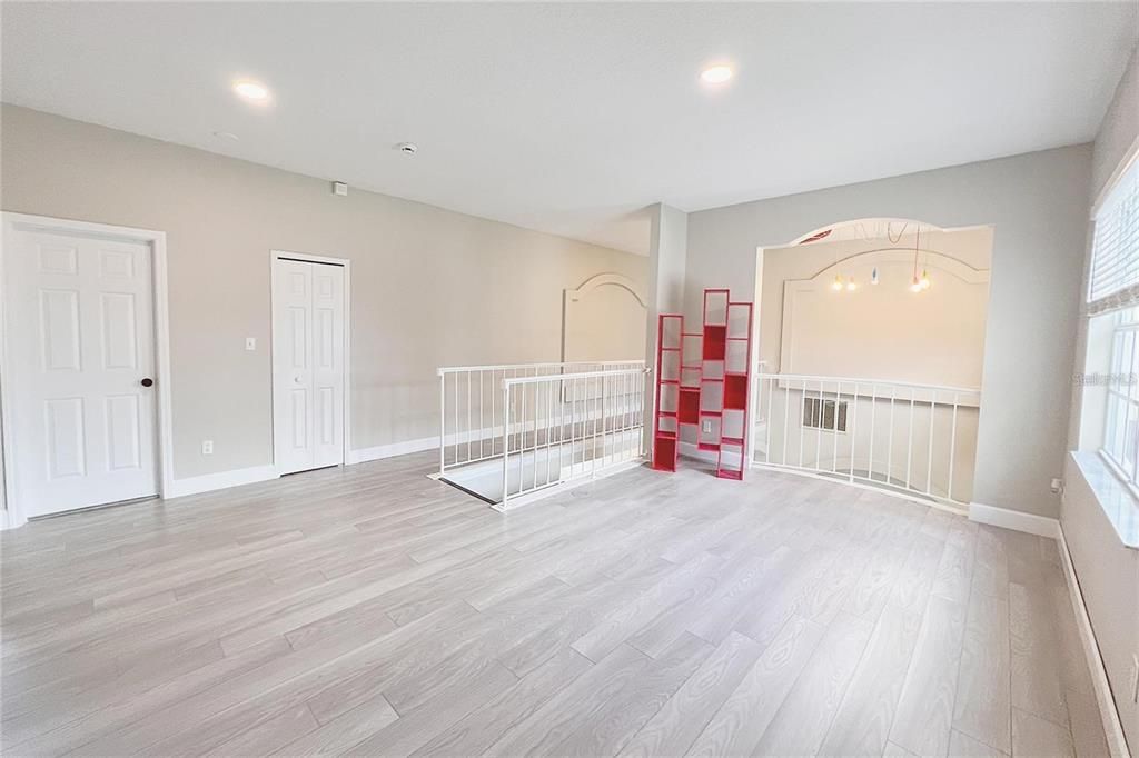 Interior, Recessed Lighting, Wood Texture Flooring