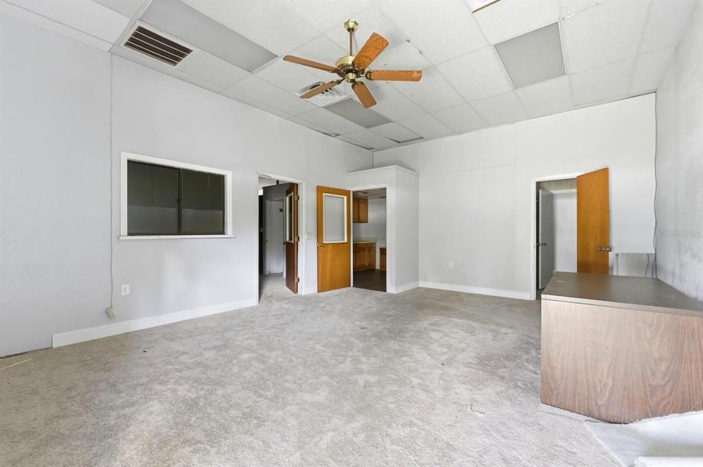 Empty room, Interior