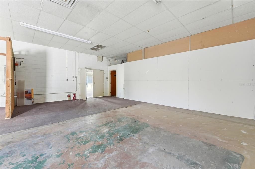 Empty room, Interior