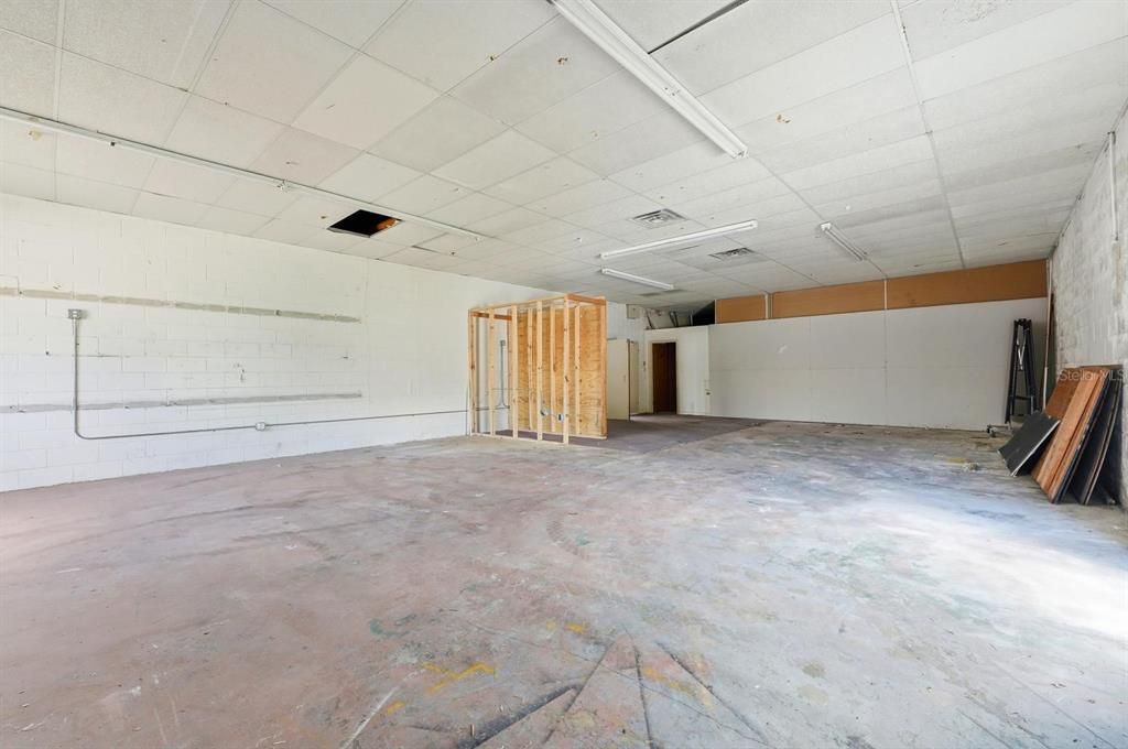 Empty room, Interior