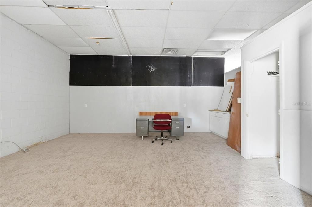 Home Office, Interior