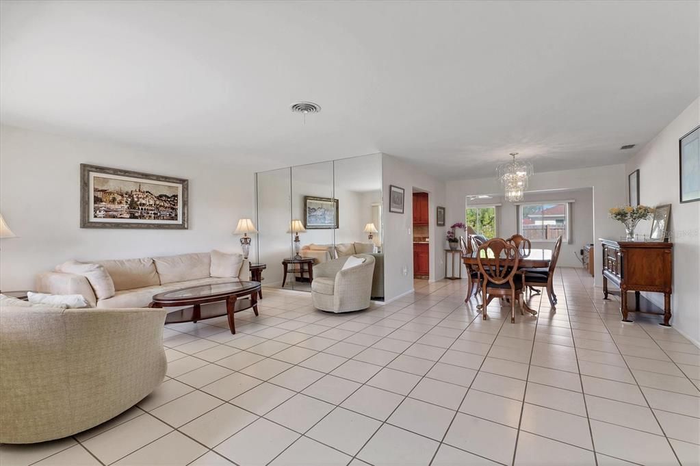 Chandelier, Dining room, Interior, Living room