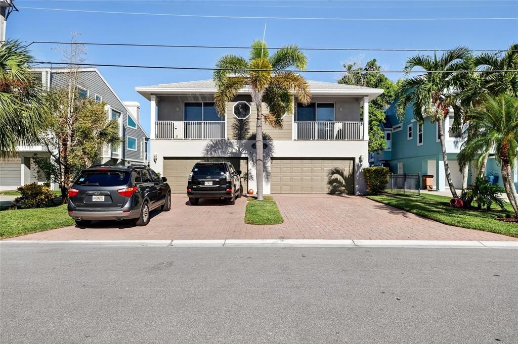 Attached, Exterior, Facade, Modern