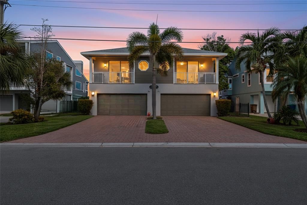 Attached, Exterior, Facade, Modern