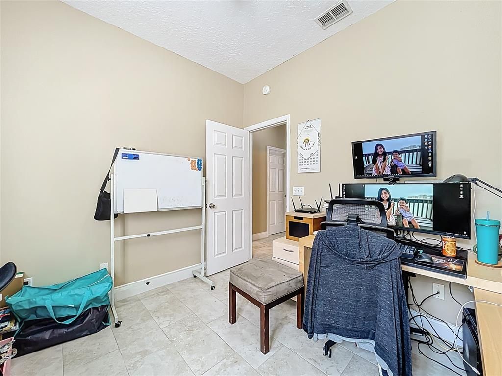 Home Office, Interior