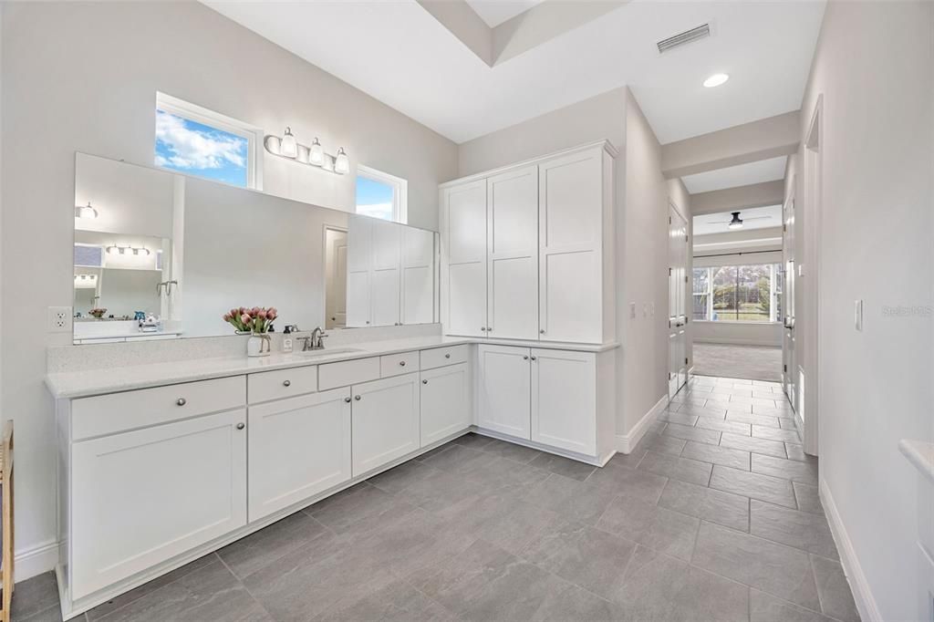 Bathroom, Dual Sink Vanities, Interior, Recessed Lighting