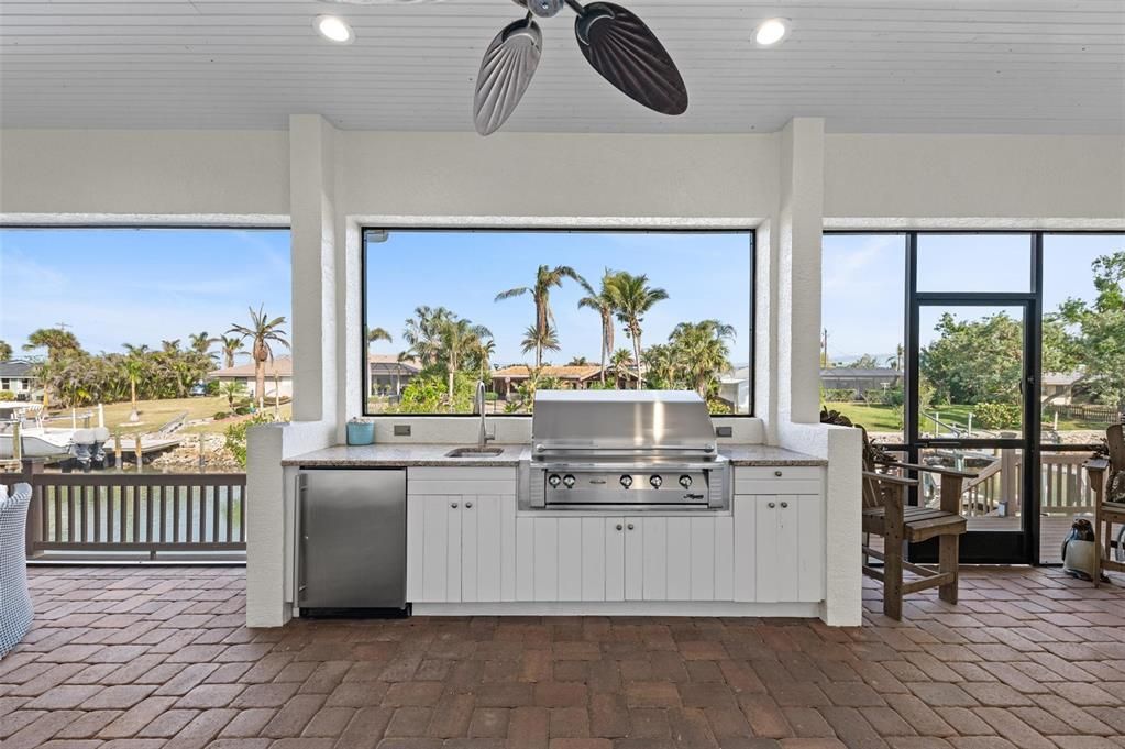 Exterior, Interior, Recessed Lighting, Stainless Steel Appliances