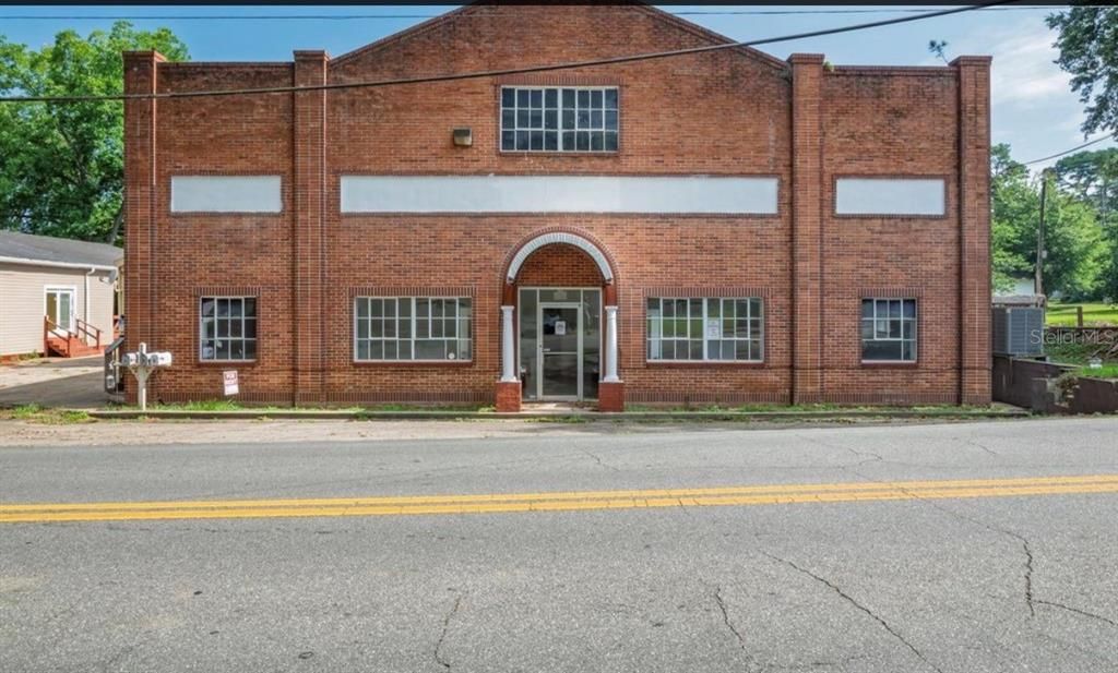 Exterior, Facade, Brick Facade, Georgian