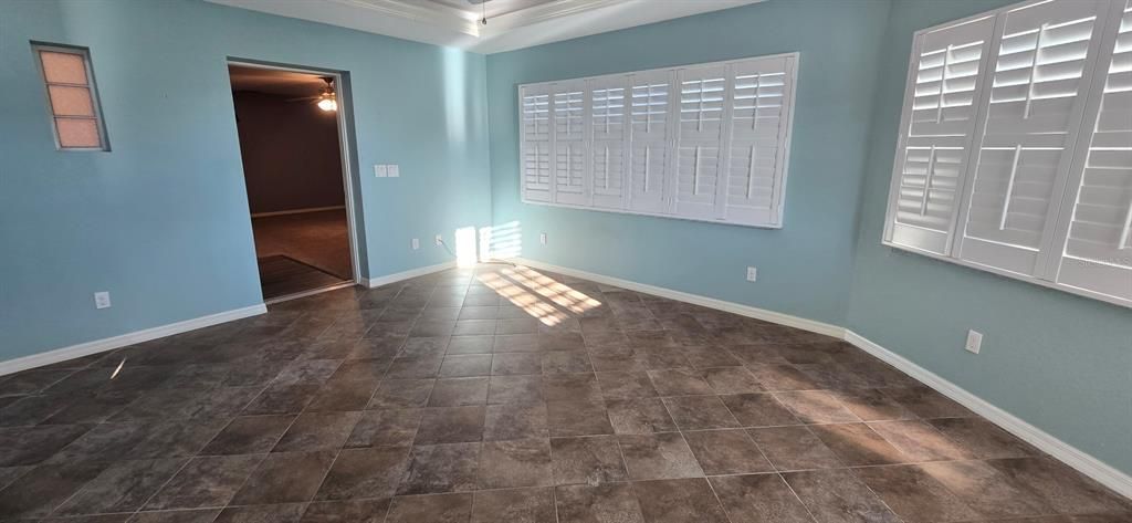 Empty room, Interior