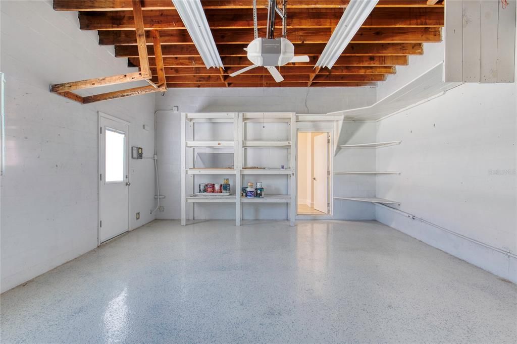 Garage, Interior, Wooden Beams