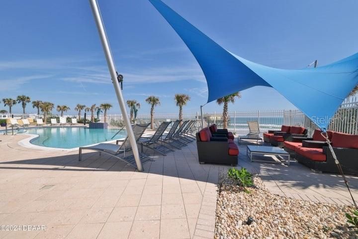 Exterior, Pool, Water