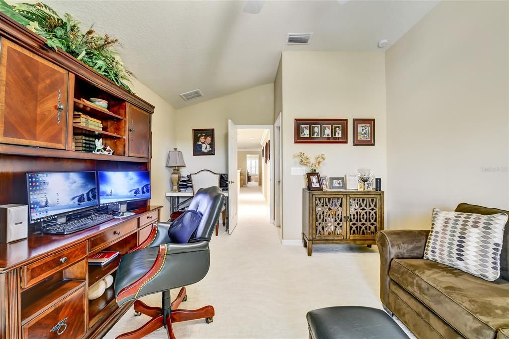 Home Office, Interior