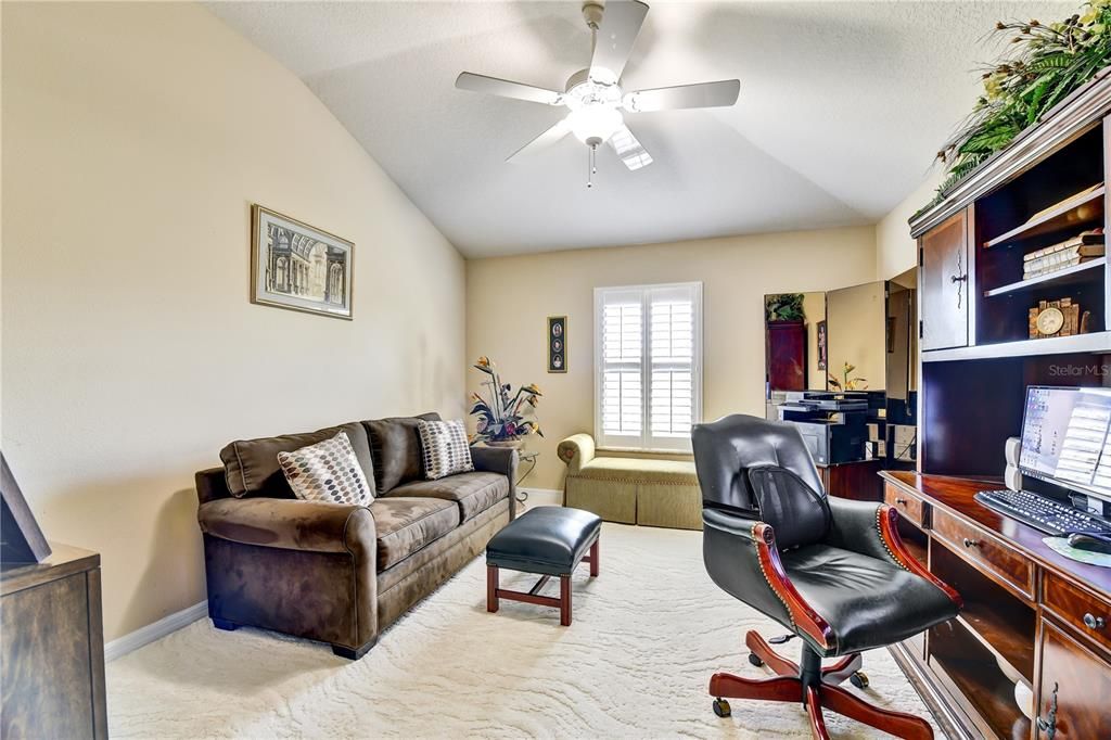 Home Office, Interior