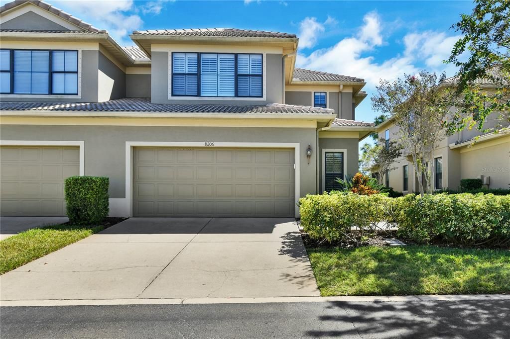 Attached, Exterior, Facade, Mediterranean