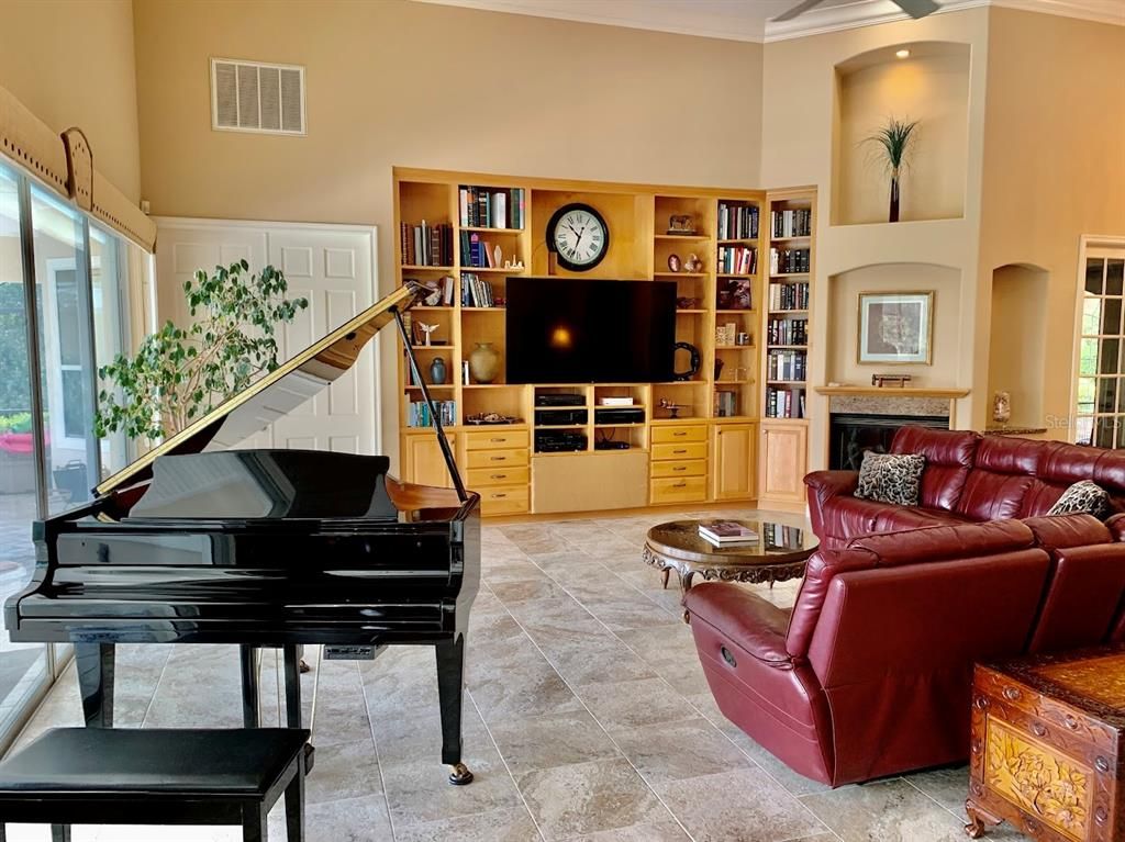 Fireplace, Interior, Living room, Piano, Recessed Lighting