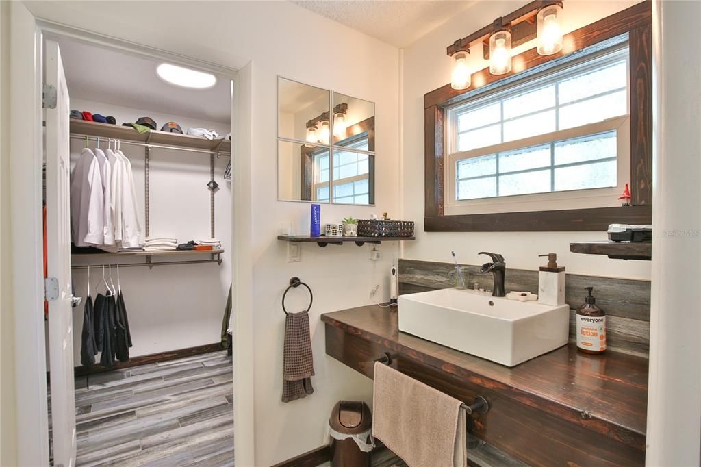 Bathroom, Interior, Walk-in Closets, Wood Texture Flooring