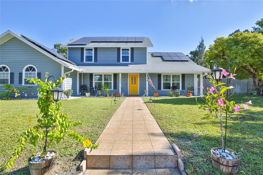 Exterior, Facade, Solar Panels, American Craftsman