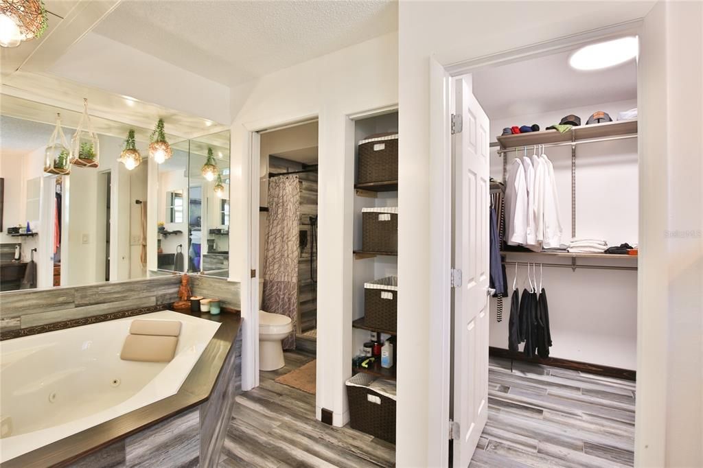 Bathroom, Interior, Recessed Lighting, Walk-in Closets, Wood Texture Flooring