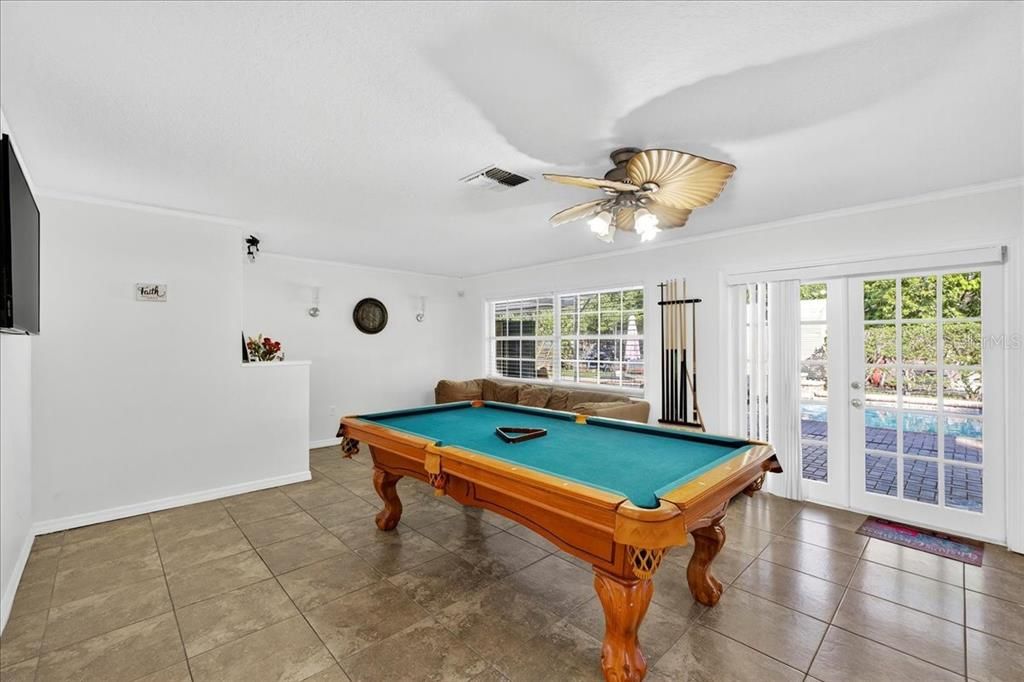 Billiard Table, Game Room, Interior