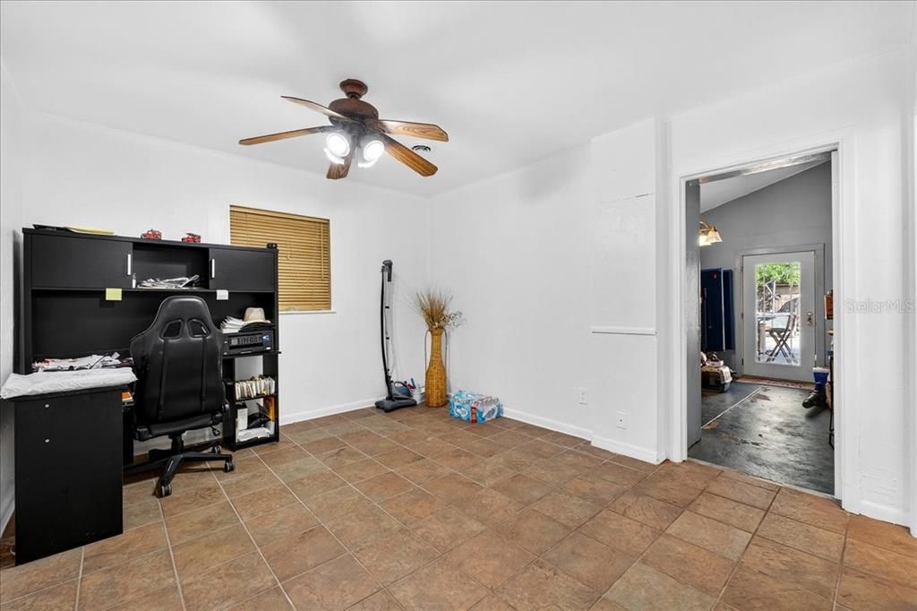 Home Office, Interior