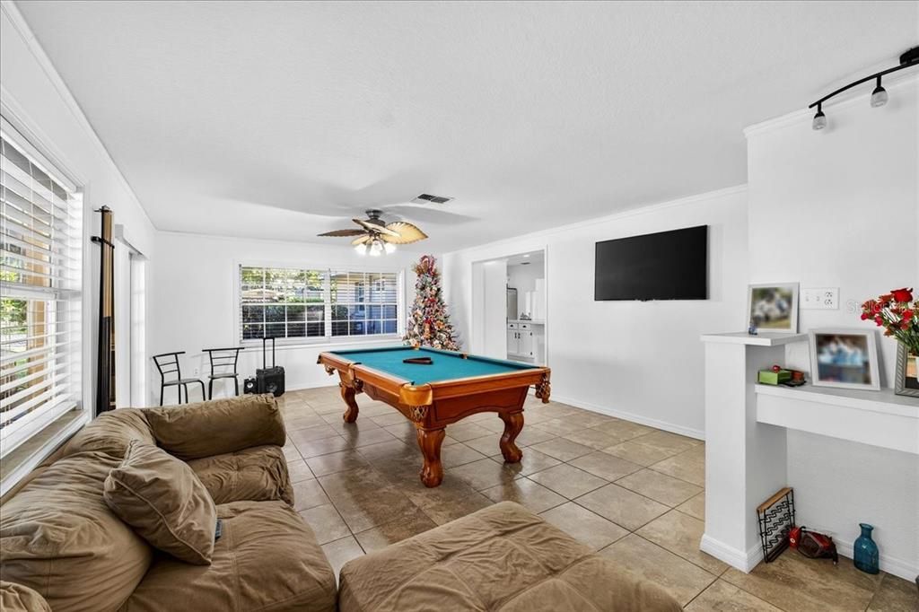 Billiard Table, Game Room, Interior