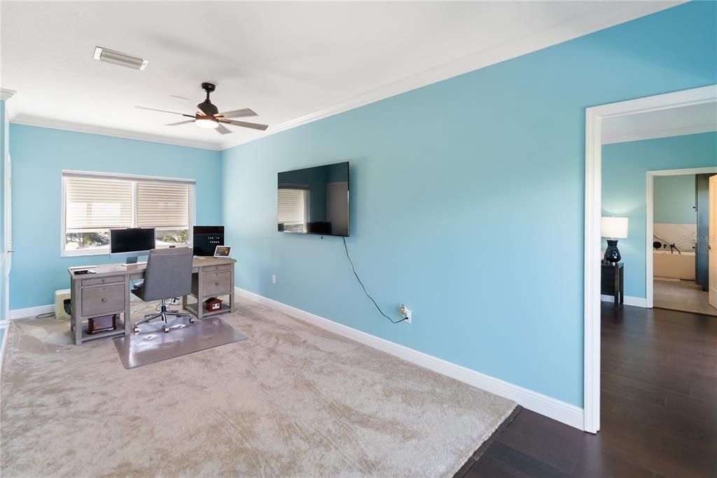 Home Office, Interior