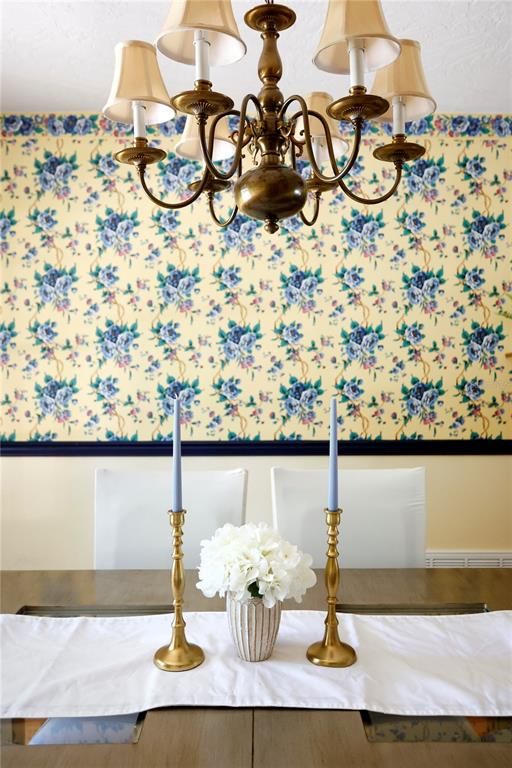 Chandelier, Interior