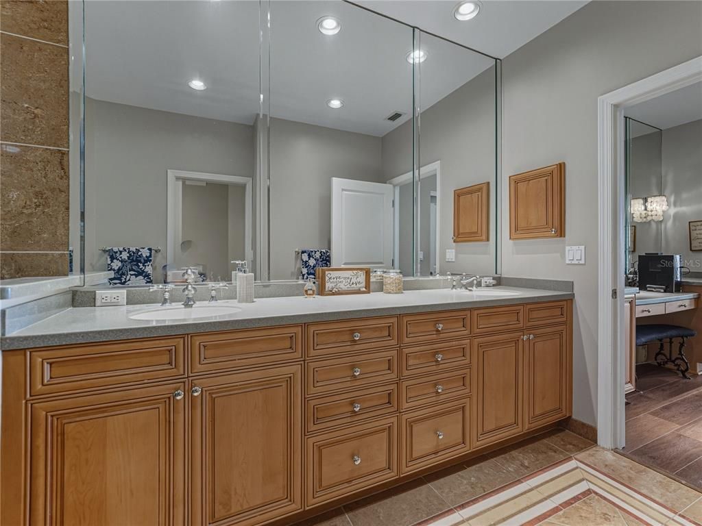 Bathroom, Dual Sink Vanities, Interior, Recessed Lighting