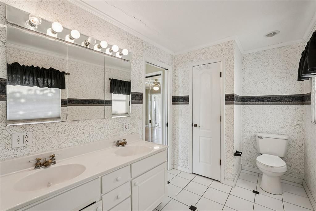 Bathroom, Dual Sink Vanities, Interior