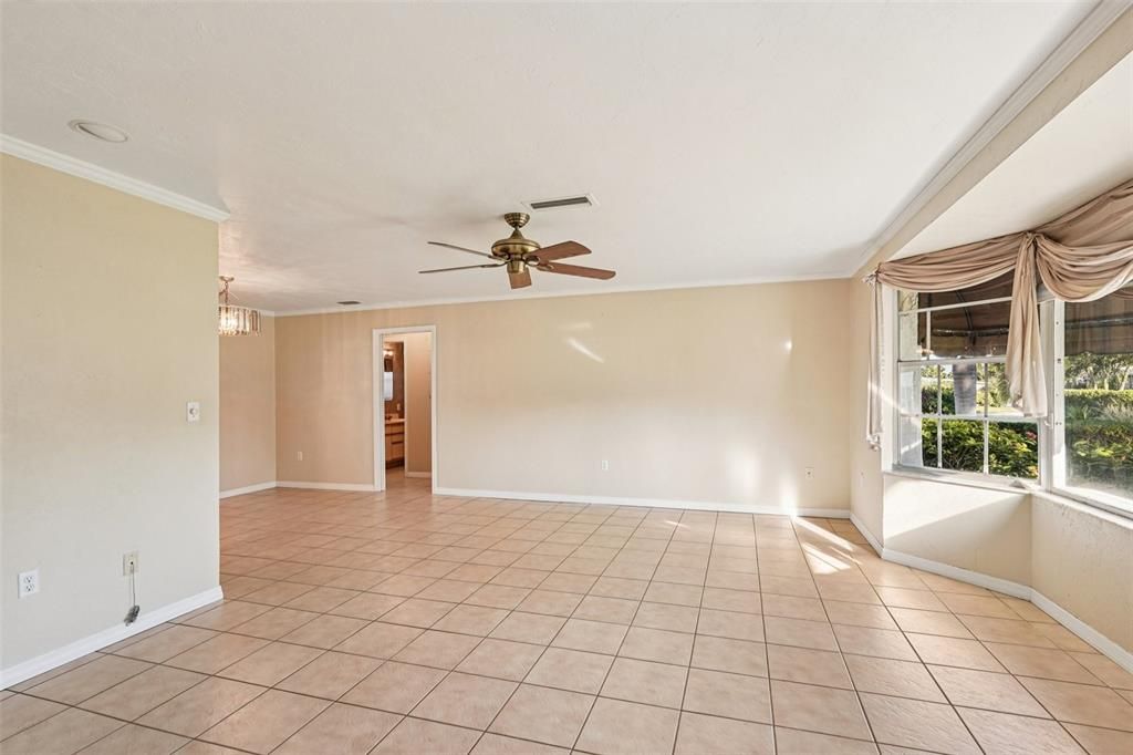 Empty room, Interior, Pendant Lights