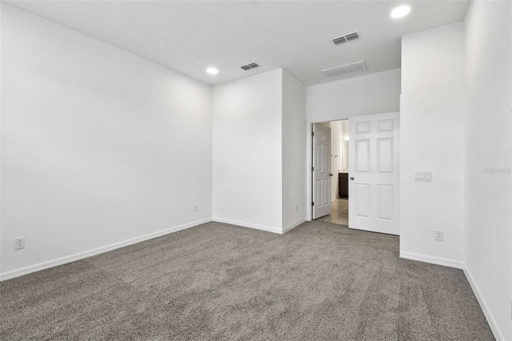 Empty room, Interior, Recessed Lighting