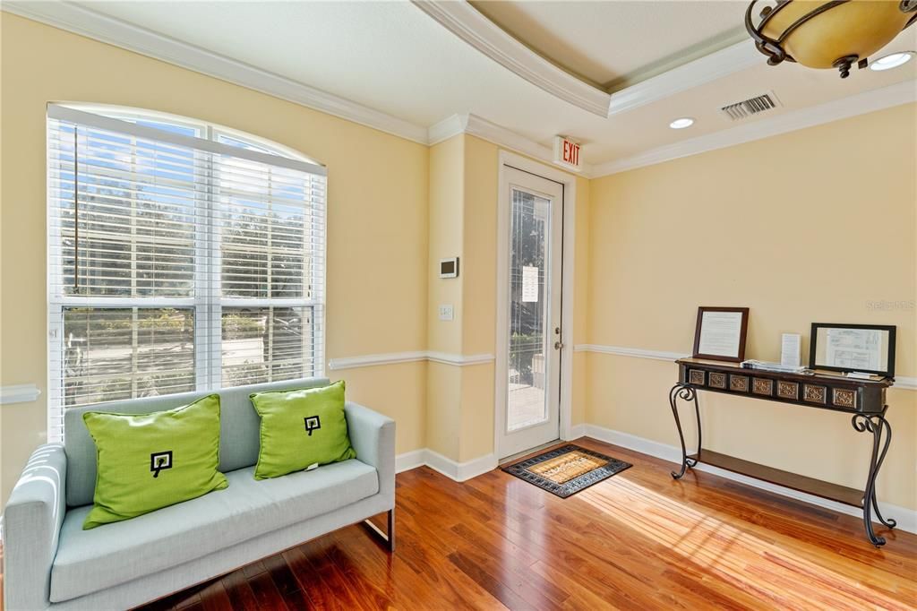 Interior, Recessed Lighting, Wood Texture Flooring