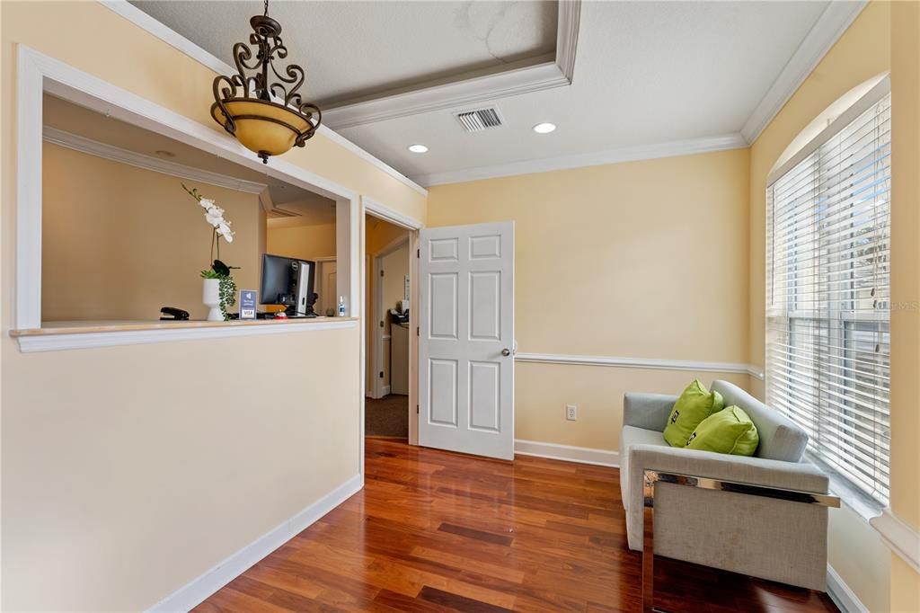 Interior, Recessed Lighting, Wood Texture Flooring